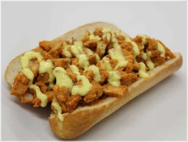 Probeer onze nieuwe broodje hete kip. Heerlijk gemarineerde kip met onze speciale saus